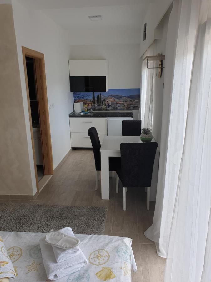 Mango Apartments Требинье Экстерьер фото