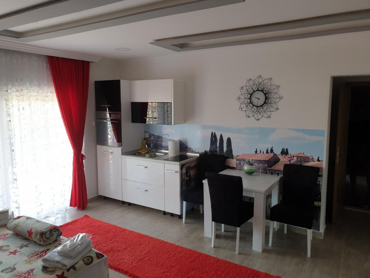 Mango Apartments Требинье Экстерьер фото