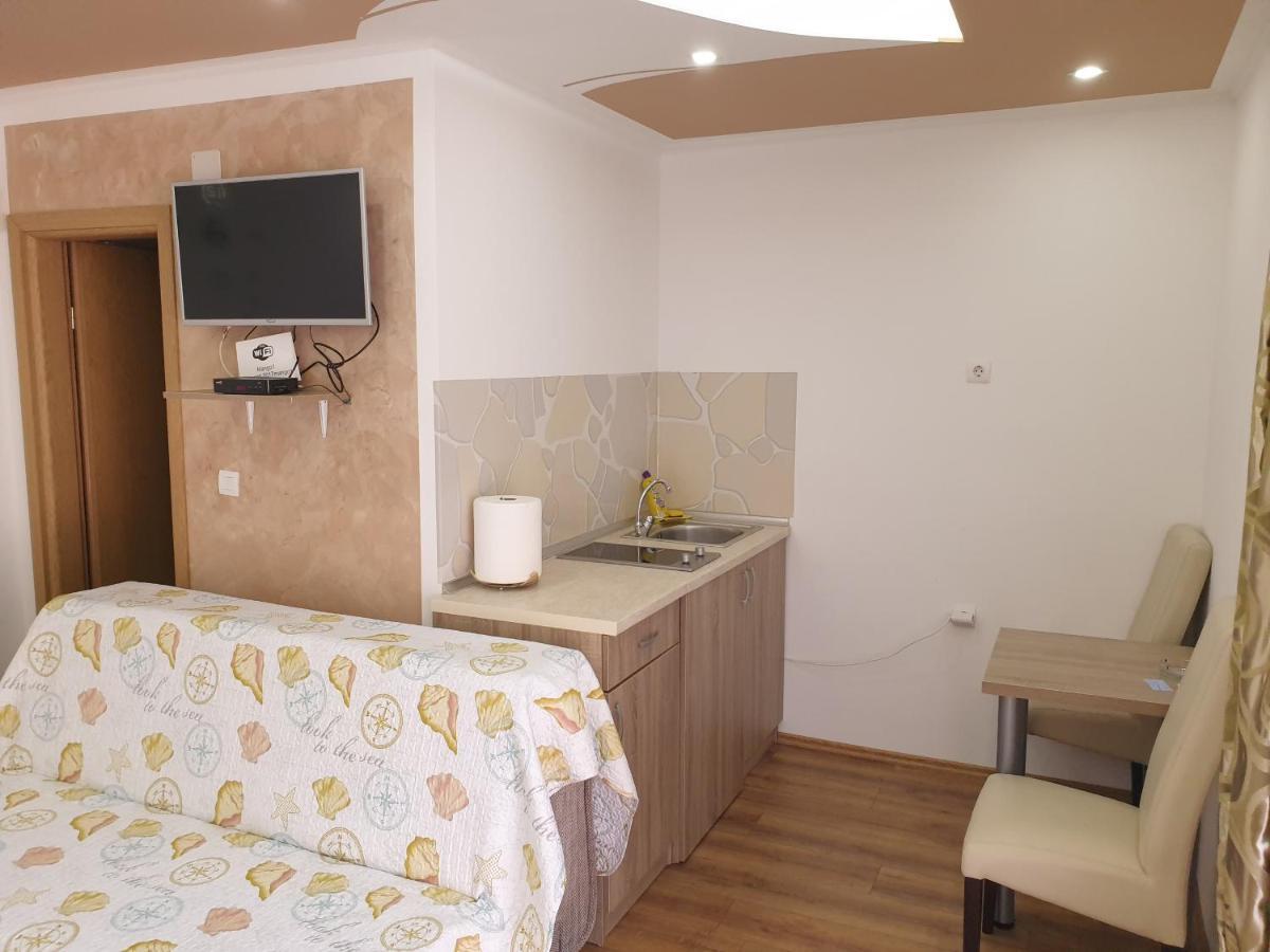 Mango Apartments Требинье Экстерьер фото
