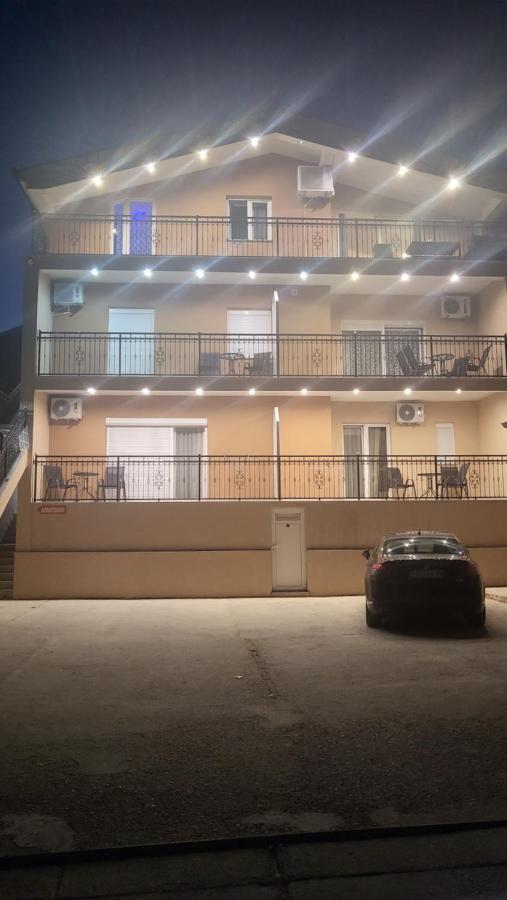 Mango Apartments Требинье Экстерьер фото