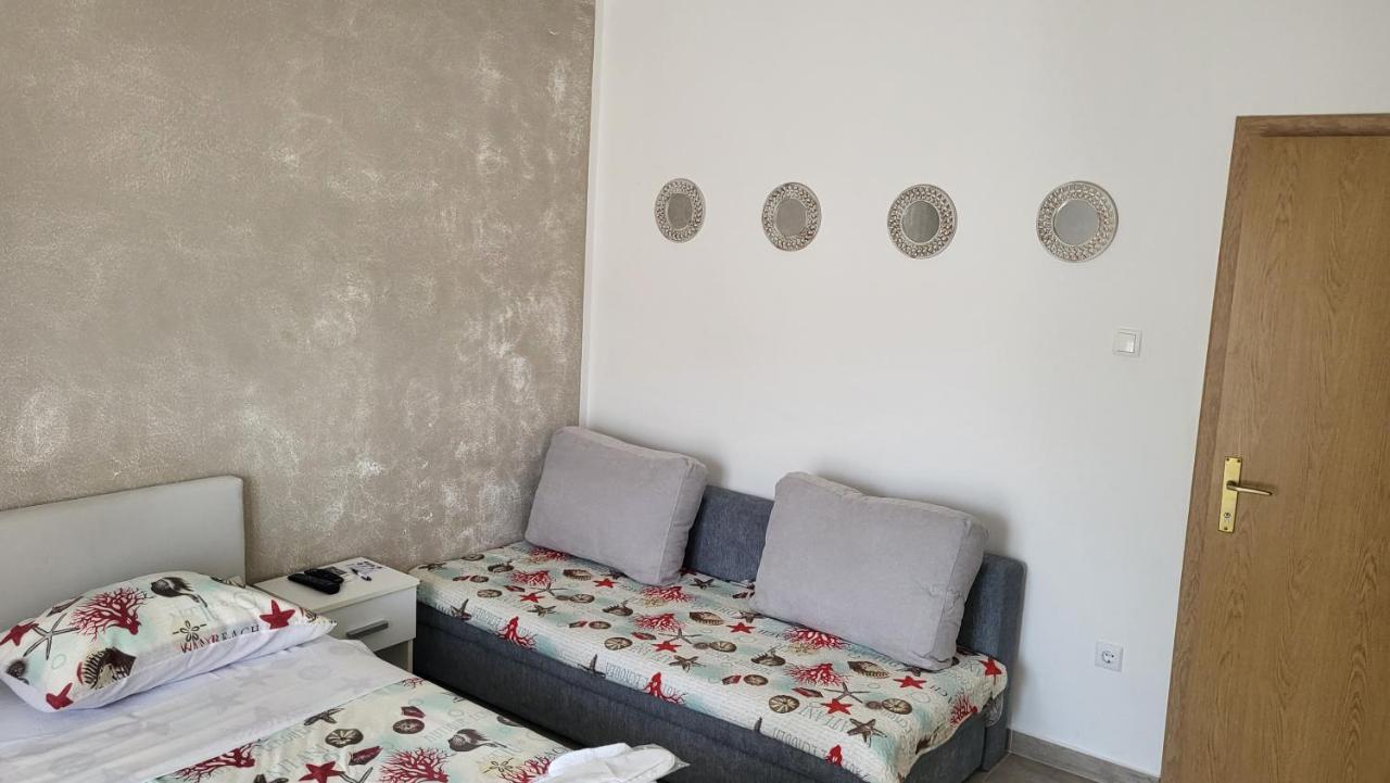 Mango Apartments Требинье Экстерьер фото