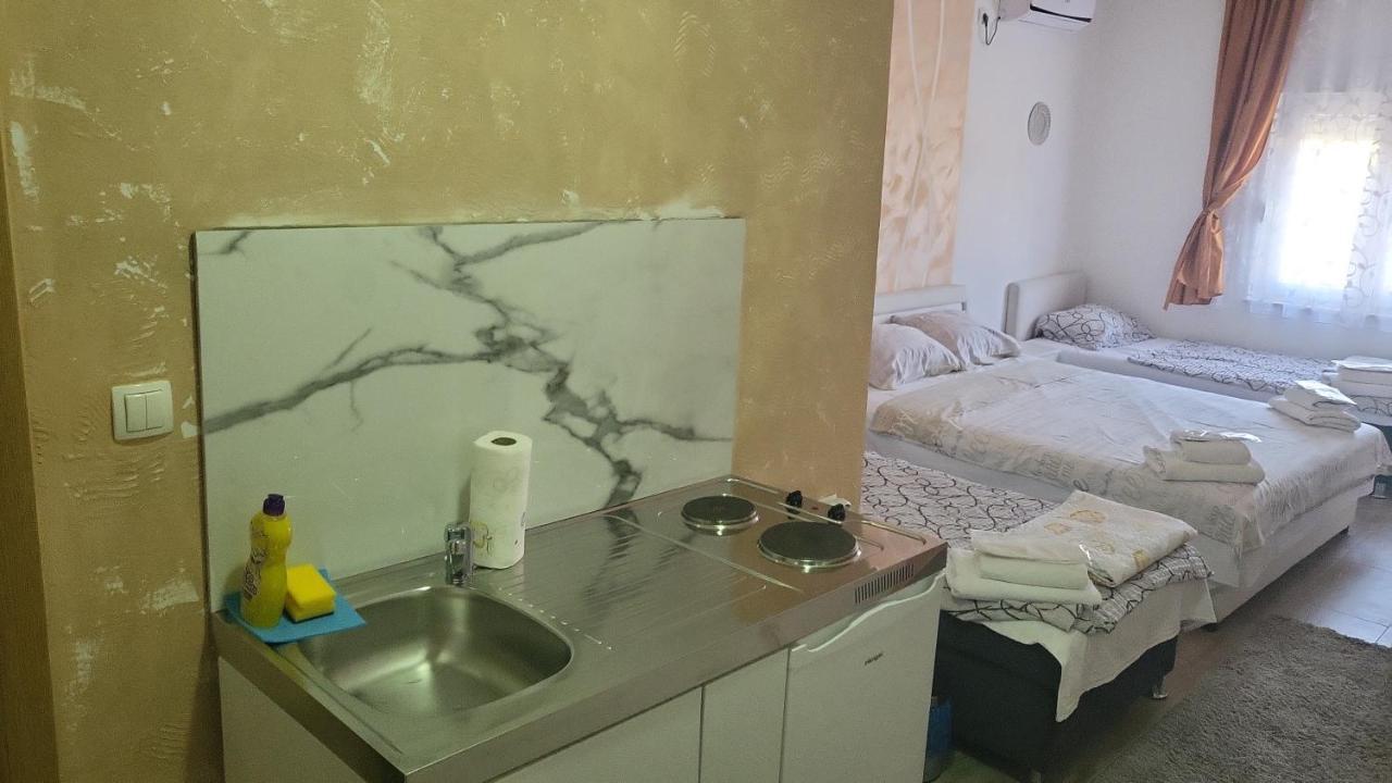 Mango Apartments Требинье Экстерьер фото