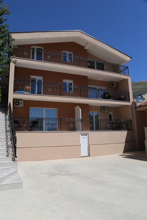 Mango Apartments Требинье Экстерьер фото
