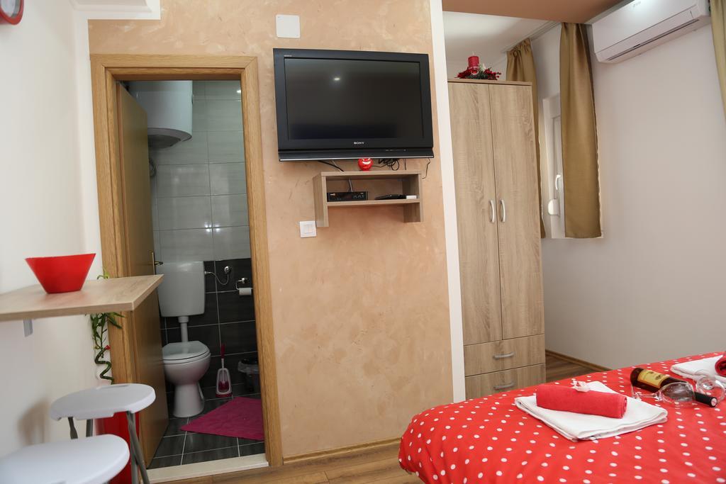 Mango Apartments Требинье Экстерьер фото