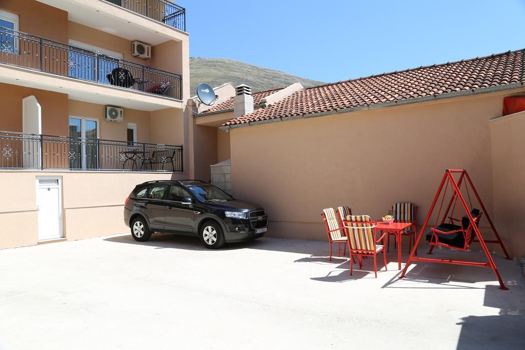 Mango Apartments Требинье Экстерьер фото