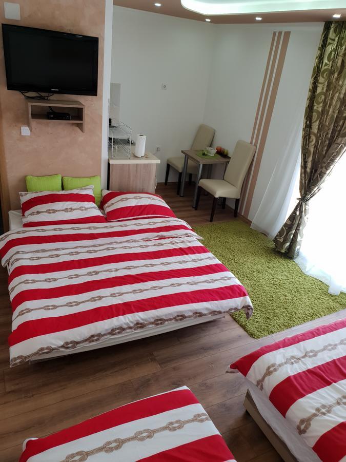 Mango Apartments Требинье Экстерьер фото