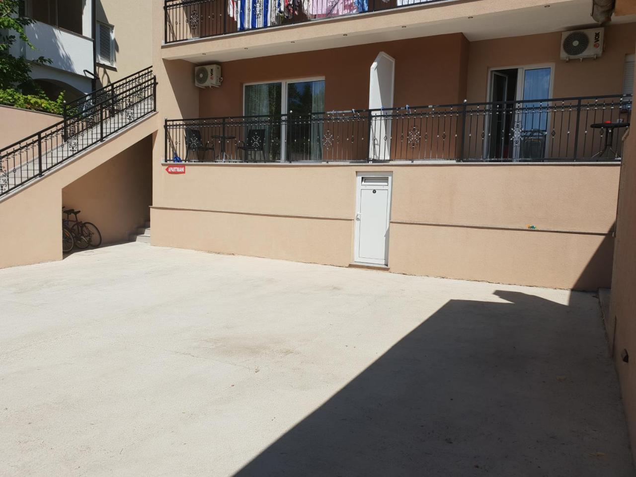 Mango Apartments Требинье Экстерьер фото