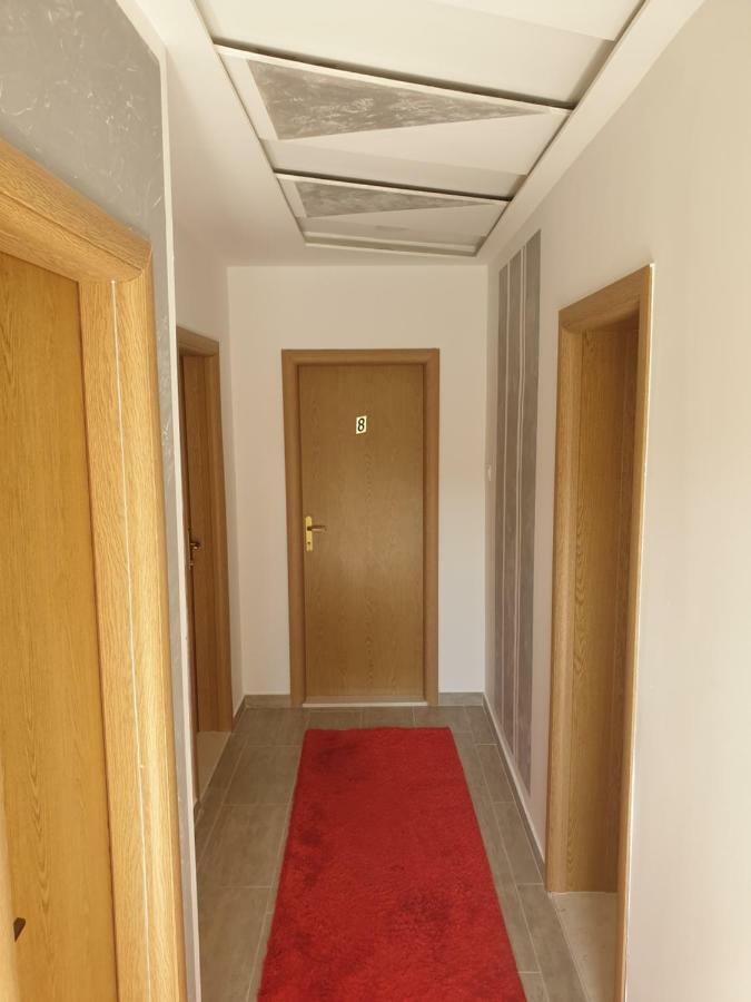 Mango Apartments Требинье Экстерьер фото